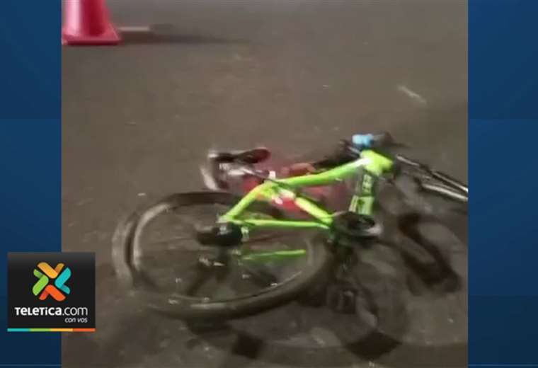 Conductor se da a la fuga luego de atropellar a ciclista y motociclista ...