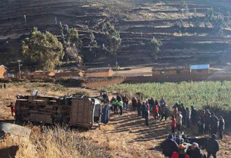Al menos 9 muertos por caída de autobús a un abismo en Los Andes de ...