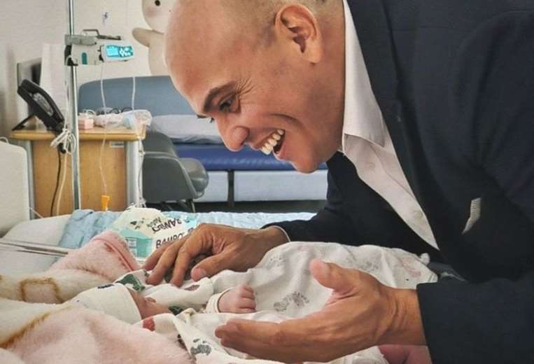 Actor Mauricio Astorga le da la bienvenida a su segunda hija