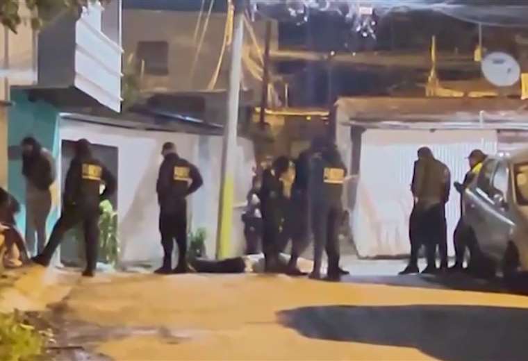 Asesinan a balazos a dos personas y hieren a cuatro más en Alajuelita ...