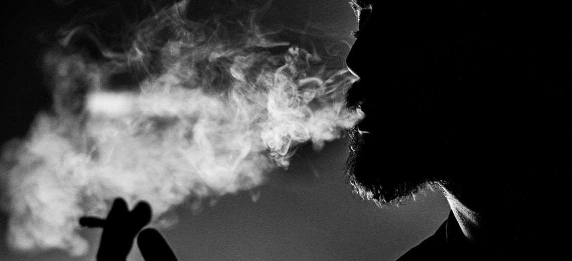 Dejar de fumar, una estrategia contra la demencia