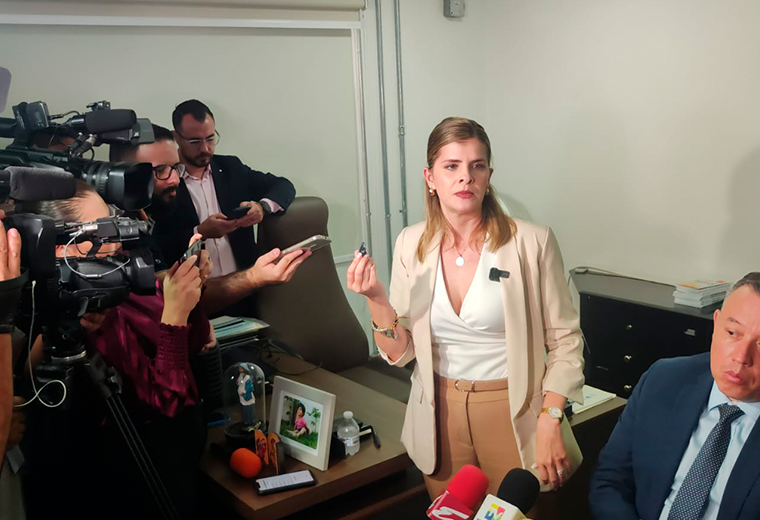 Vea el sitio donde Laura Fernández asegura que había un micrófono escondido