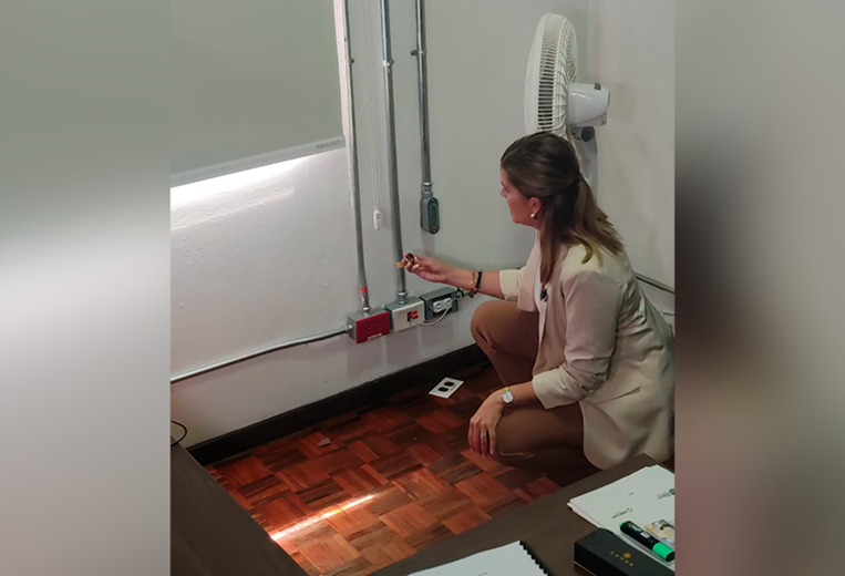 Laura Fernández denuncia que detectó micrófono oculto para espiarla en su oficina