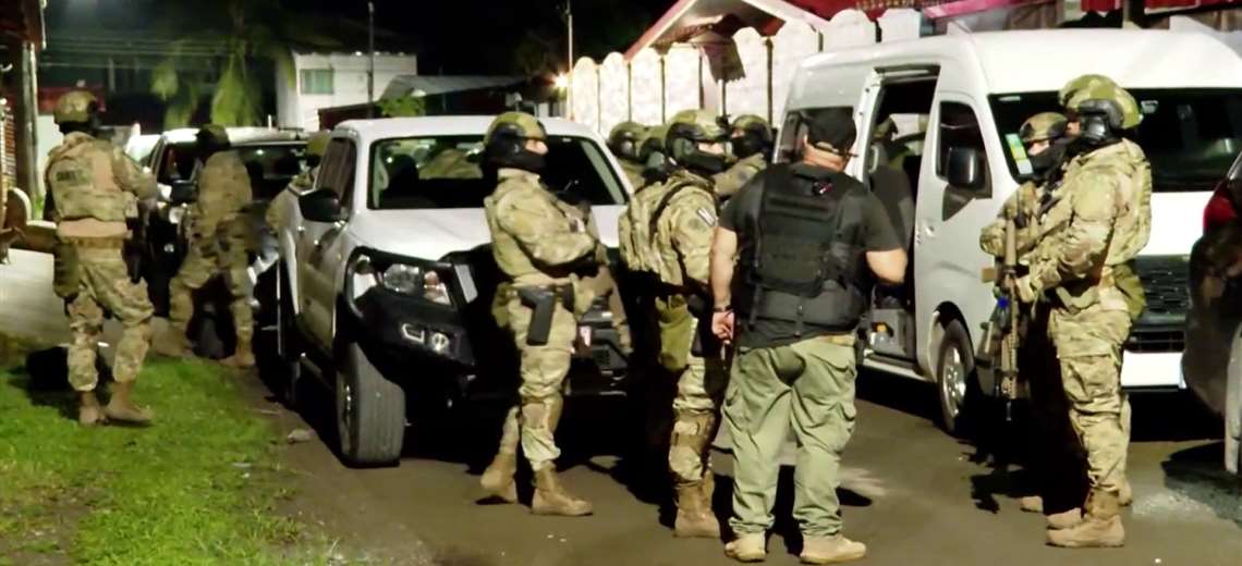 “Hijos de Al Qaeda” enviaron flor marchita a testigo de homicidio para silenciarlo
