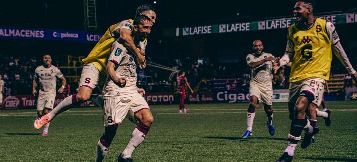Saprissa triunfa y va al clásico contra Alajuelense como líder