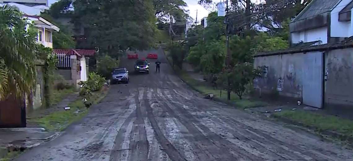 “Nos evacuaron por el techo”: Barrio Dent amanece entre lodo y destrucción tras inundación