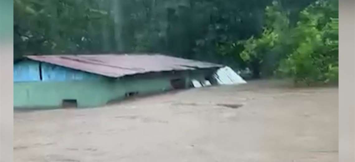 Guanacaste con “agua hasta el techo”: familias aisladas por aguaceros
