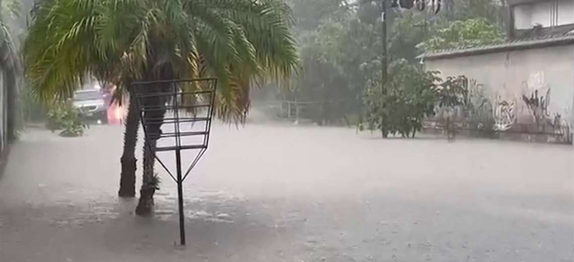Vecinos de Barrio Dent quedaron atrapados tras inundaciones que superaron dos metros de altura