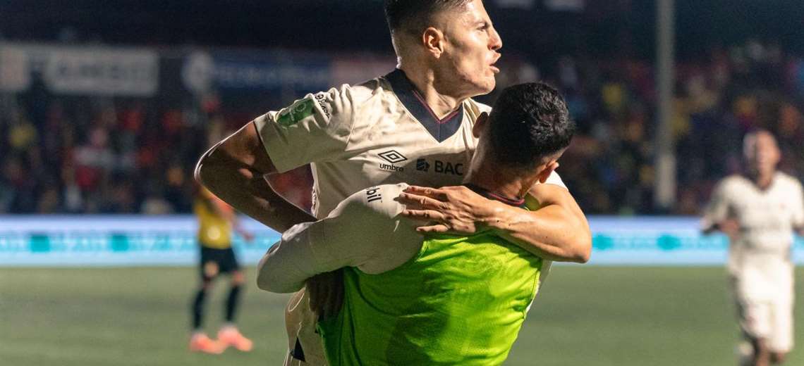 Alajuelense suma tres puntos clave y hunde a Herediano