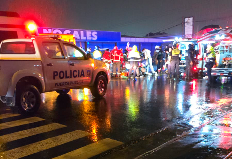 Mujer muere atropellada mientras cruzaba por semáforo peatonal en Pavas