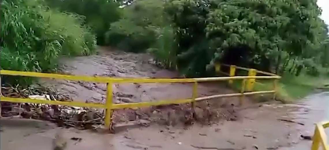 Cartago refuerza limpieza en cauce de río Taras ante suelos saturados y riesgo de inundaciones