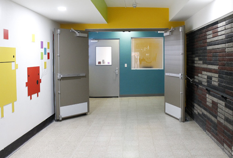 Tras explosión, hospital emite directriz sobre uso del celular en áreas restringidas