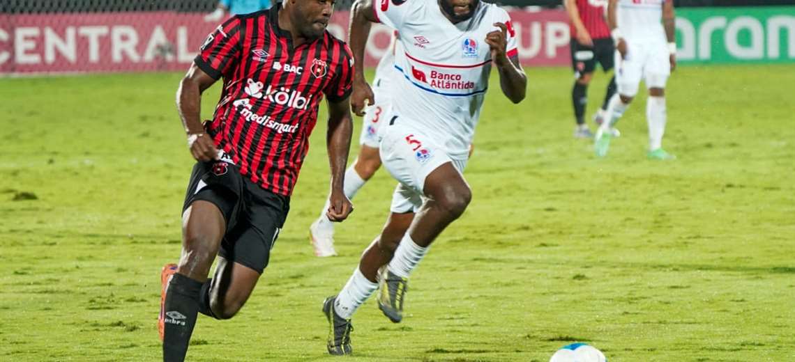 Joel Campbell: de un recibimiento de estrella a la incertidumbre de su futuro con Alajuelense