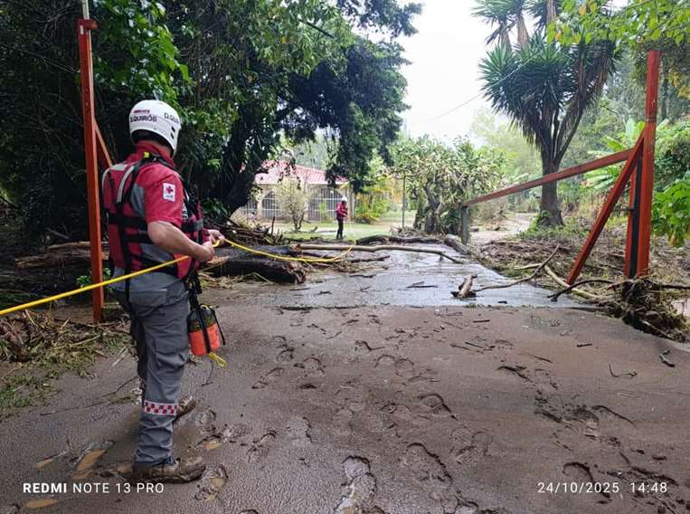 Cruz Roja atiende inundación en Cartago