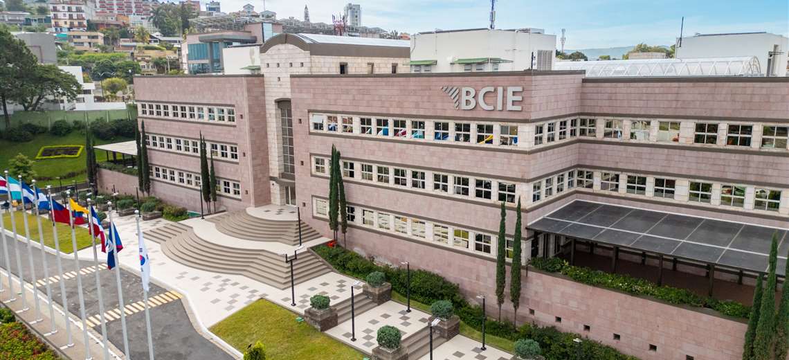 BCIE anuncia rebaja en tasas de interés de todos los créditos con Costa Rica - Imagen de la noticia