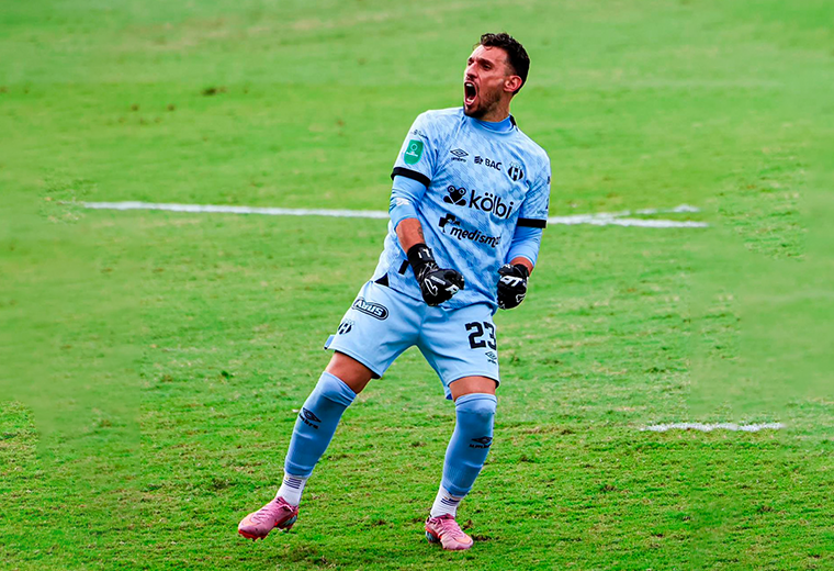 Washington Ortega y su enorme noche defendiendo el arco de la Liga ante LAFC - Imagen de la noticia