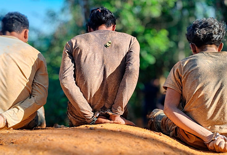 Implosión de túneles en Crucitas