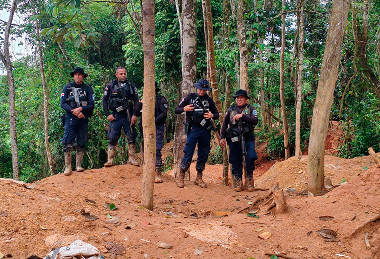 Implosión de túneles en Crucitas