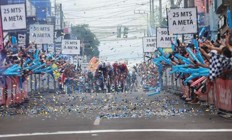Llegada tercera etapa de la Vuelta a Costa Rica. Foto: Fecoci