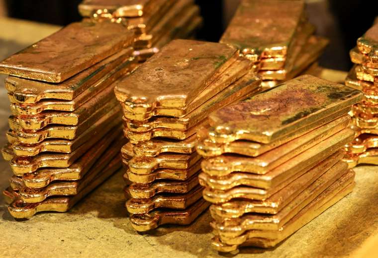 Precio del oro supera por primera vez los 4.500 dólares por onza | Teletica