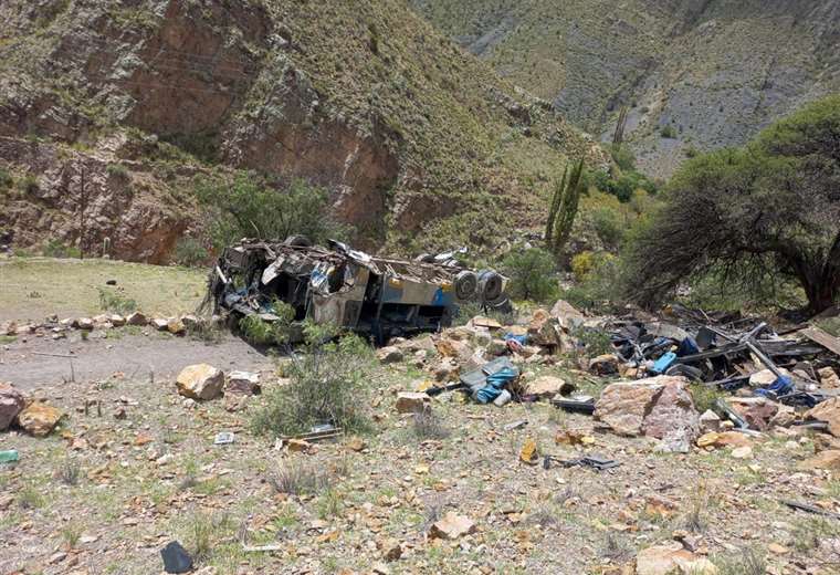 Video: Al menos 30 muertos en accidente de autobús en Bolivia | Teletica