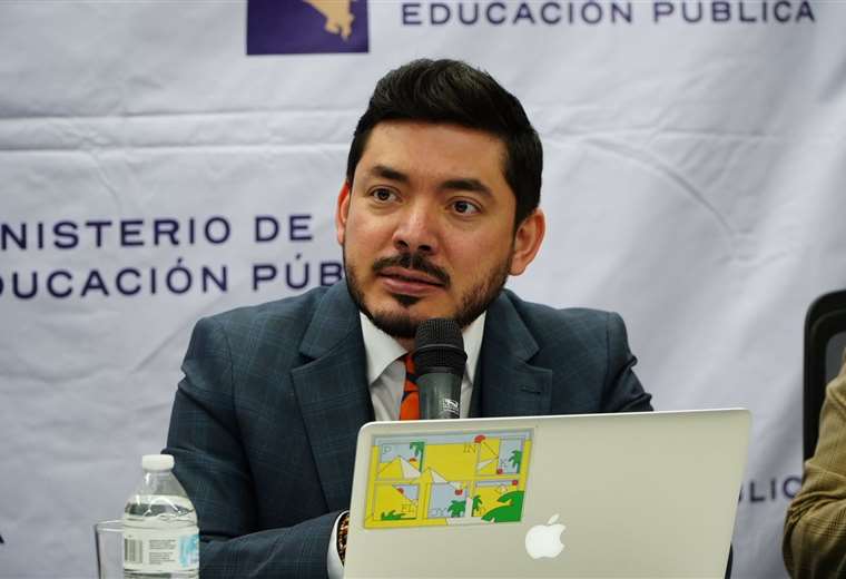 Conmovido por asesinato de colegial, ministro llama a hogares: "Es ...