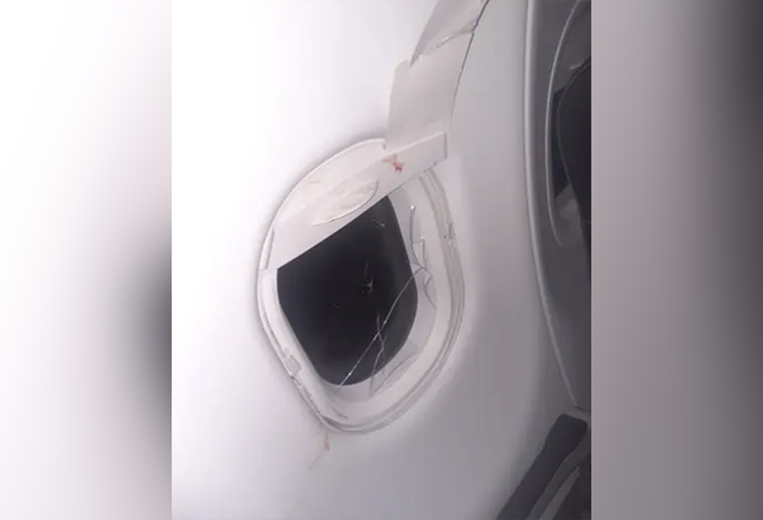 Video: Pasajero rompe ventana de avión y causa pánico en pleno vuelo