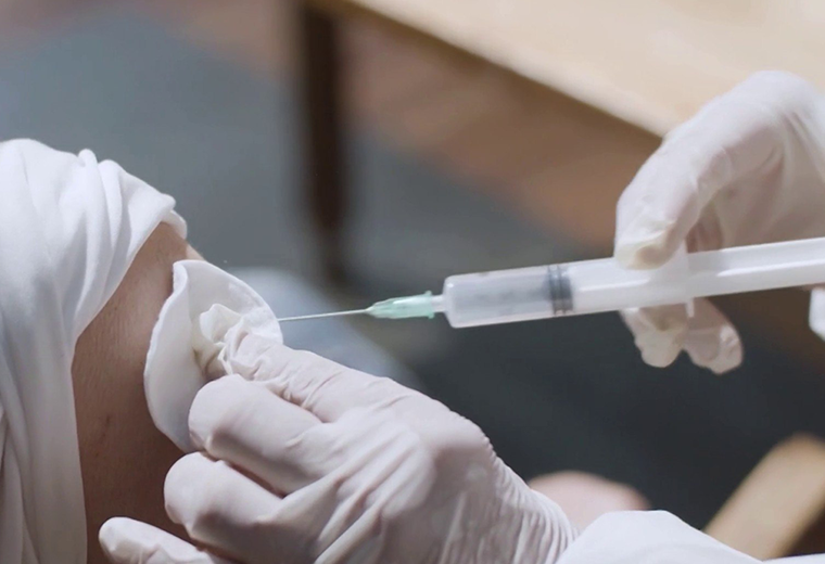 Vacuna contra sarampión ya se aplica a mayores de 15 años que viajen fuera del país - Imagen de la noticia