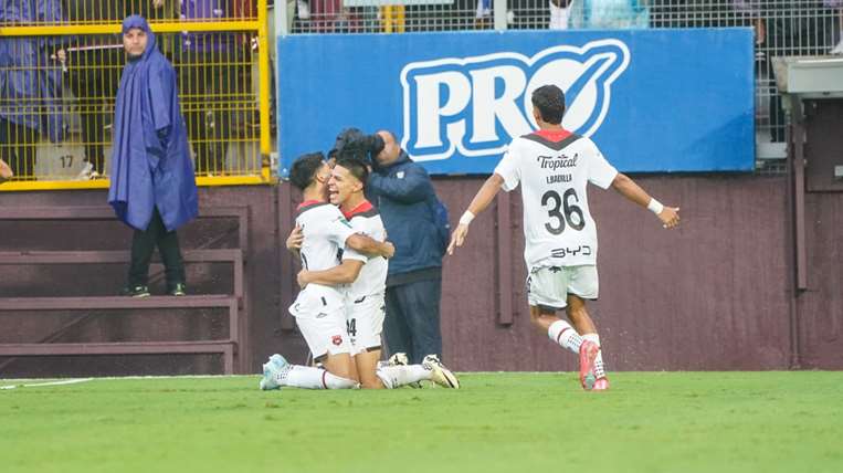 Saprissa vs. Alajuelense.