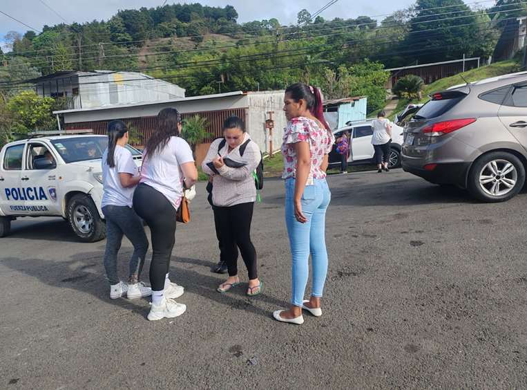 Protesta contra profesor en Alajuelita