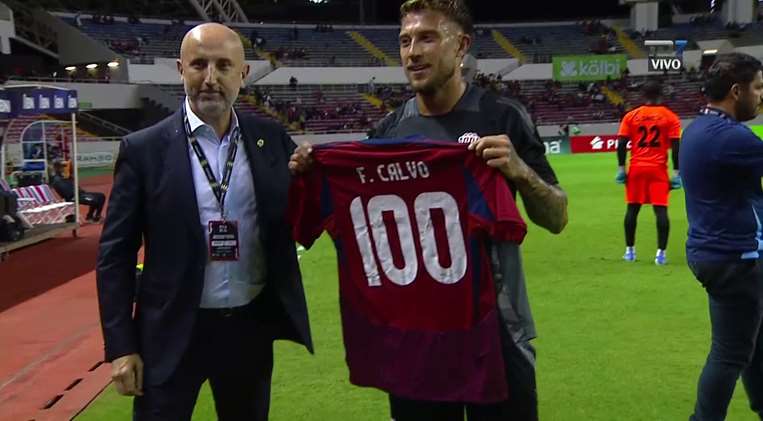 Francisco Calvo llega a los 100 partidos con La Sele