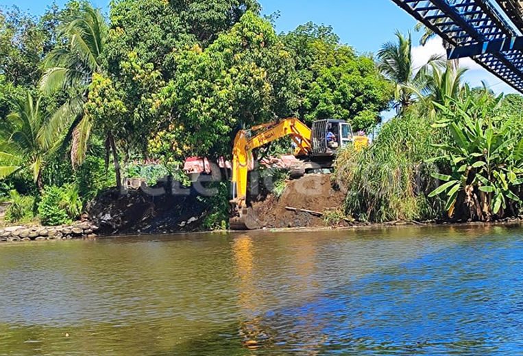 Destruyen muelles ilegales en Limón