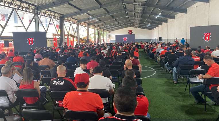 Asamblea de socios de Alajuelense.