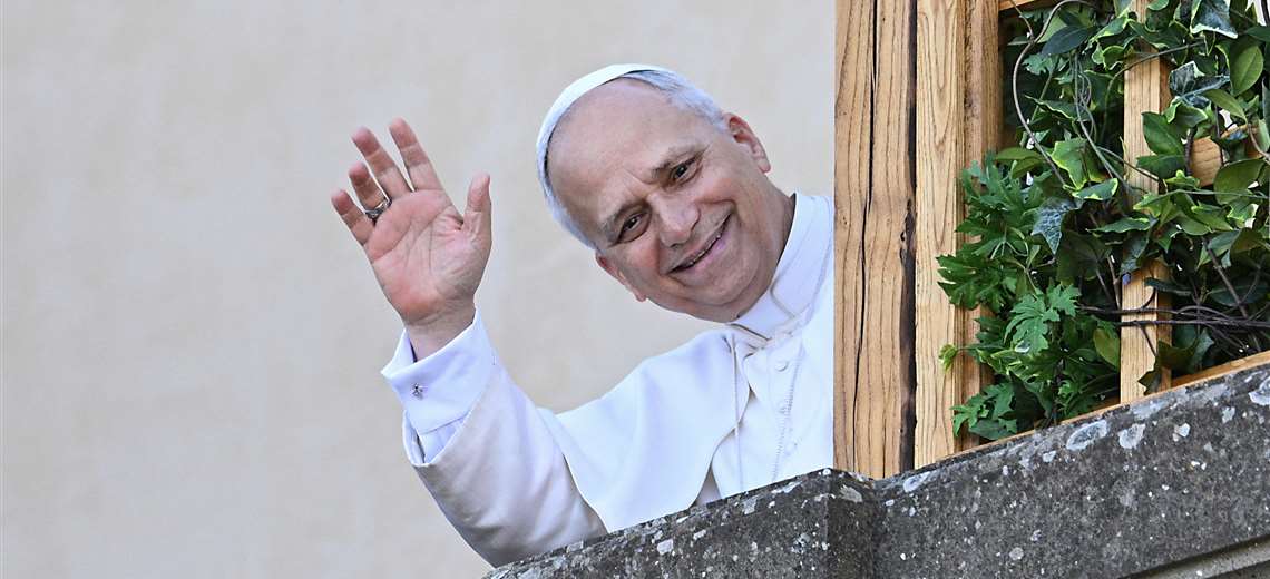 El papa León XIV y Bad Bunny tuvieron un breve enc