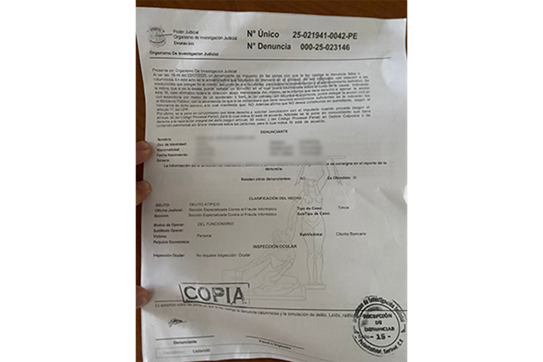 Mujer víctima de estafa bancaria