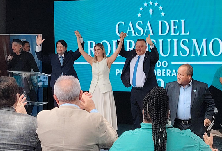 Laura Fernández anuncia a sus candidatos a vicepresidencia