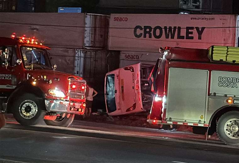 Tragedia en Ruta 32: choque entre bus y tráiler deja un muerto y más de ...