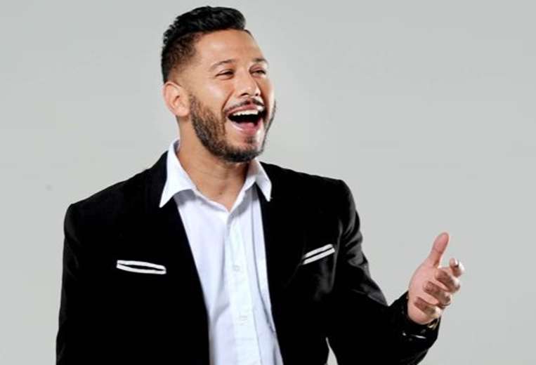 Cantante Alonso Solís