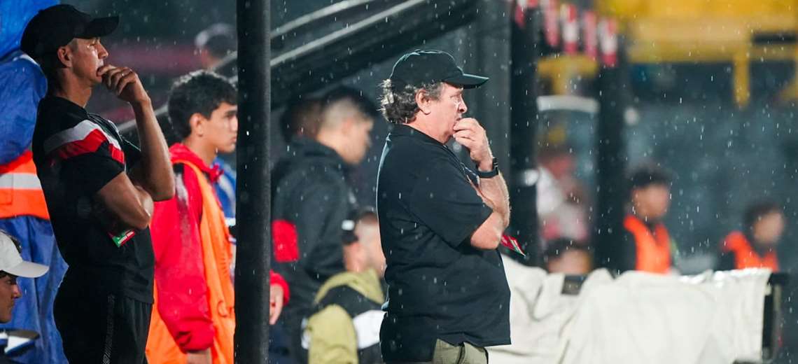 Óscar Ramírez sobre Santiago Van der Putten: "Yo lo veo muy centrado y correcto, siempre hablando"