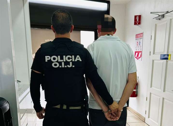 Cae funcionario sospechoso de falsificar contratos para vender celulares del ICE