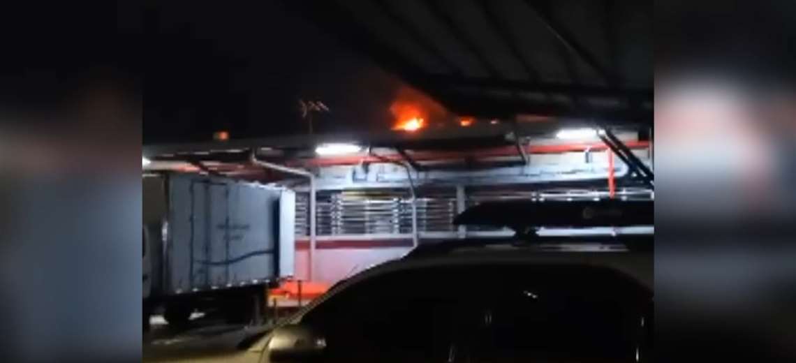 Fuego en lavandería de la CCSS contiguo a Hospital México puso a correr a bomberos