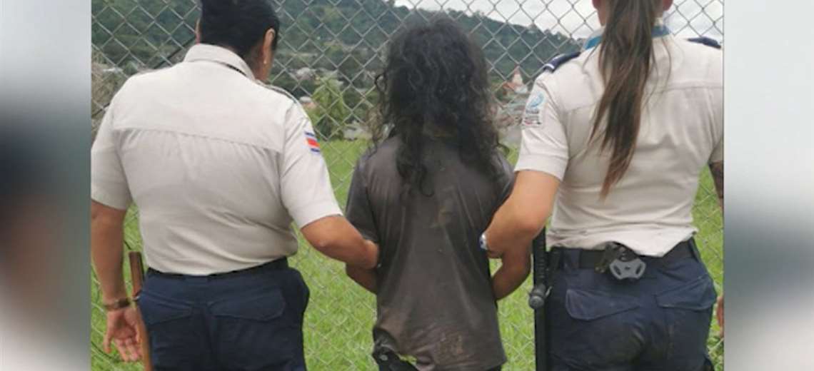 Mujer se fuga de cárcel en Desamparados y es detenida 15 minutos después en un río