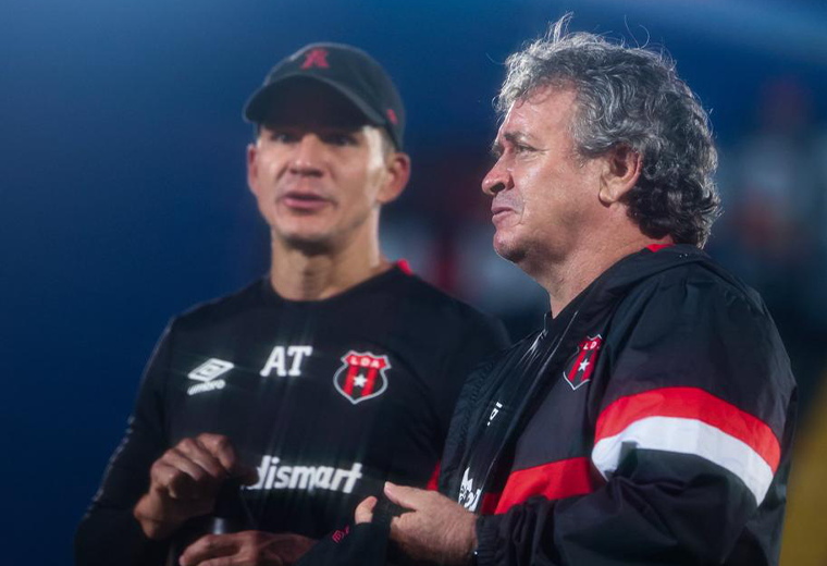 Óscar Ramírez: "Estos cuatro años que teníamos de no ganar acá había que sacarlos"