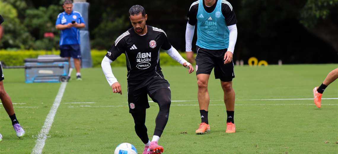 Sele comenzó entrenamientos este lunes con solo 17 jugadores