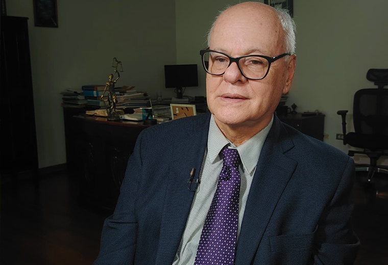 Magistrado Fernando Castillo busca su tercer periodo en la Sala Constitucional
