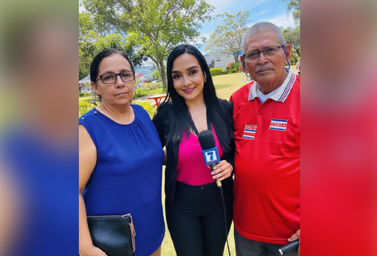 Periodista de Telenoticias utiliza IA para compartir logro profesional con sus papás fal