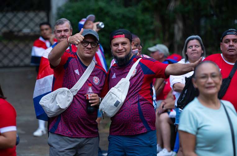 Aficionados ticos en Nicaragua.