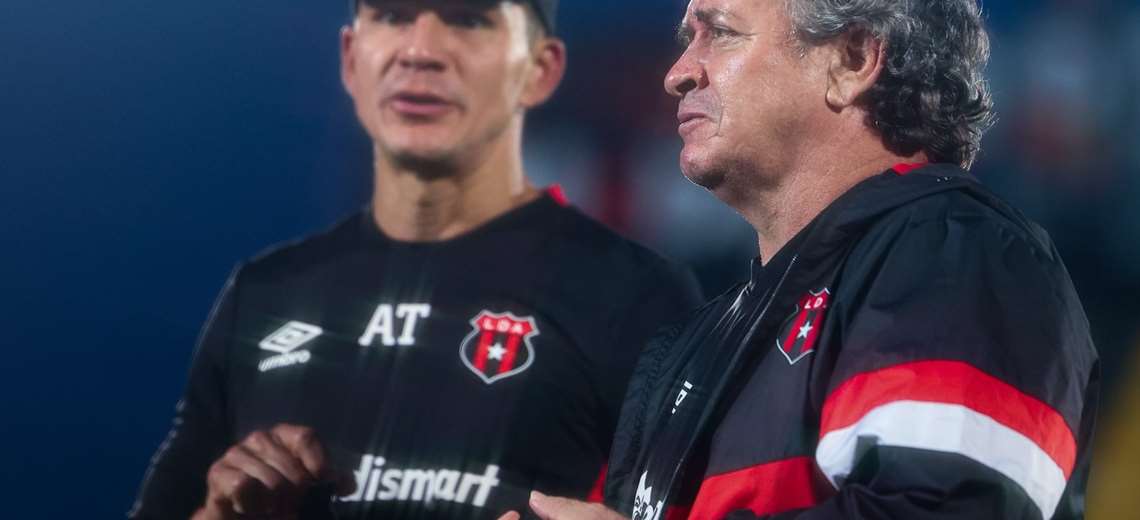 Paso de Óscar Ramírez por Alajuelense fue marcado por altos y bajos