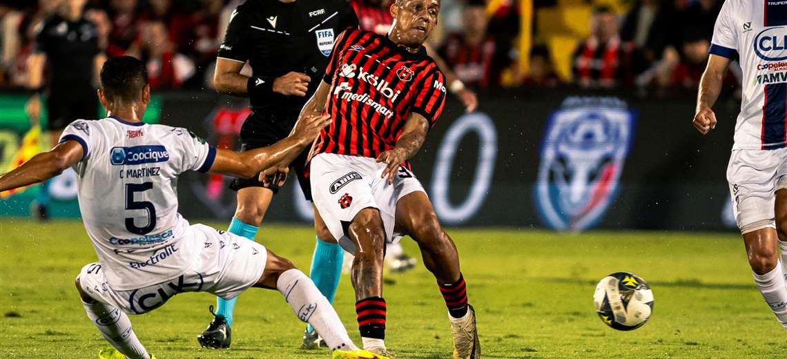 Alajuelense afronta juego vital ante Cartaginés con una deuda pendiente en casa - Imagen de la noticia