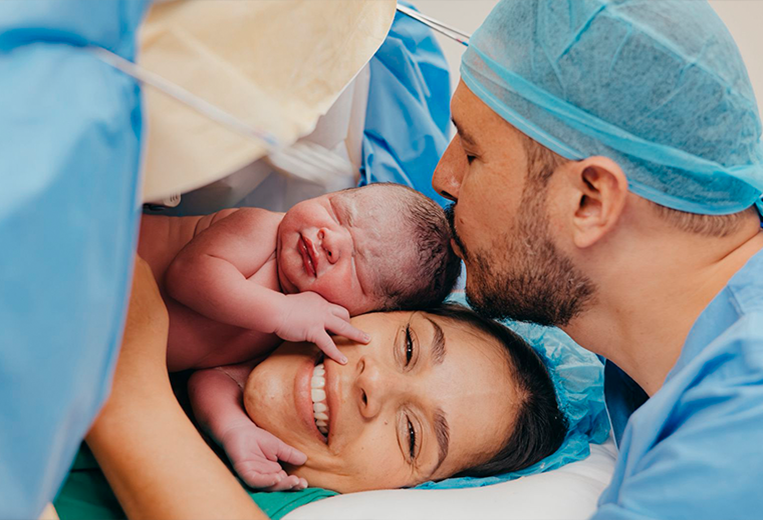 Max Barberena comparte las primeras fotos del nacimiento de su hijo Josué